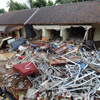 Lluvia dificulta la búsqueda de supervivientes en Indonesia