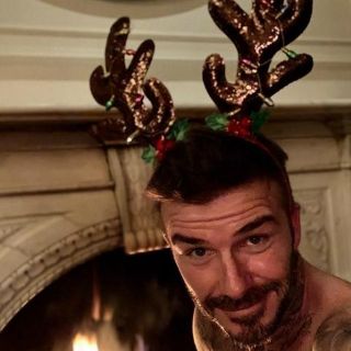 David Beckham se transforma en un reno de Santa Claus