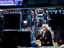 El índice industrial Dow Jones, terminó ayer lunes con fuerte retroceso de 653.17 puntos (-2.91 por ciento) al quedar en 21 mil 792.20, tras operar media sesión por ser víspera de Navidad. EFE / ARCHIVO