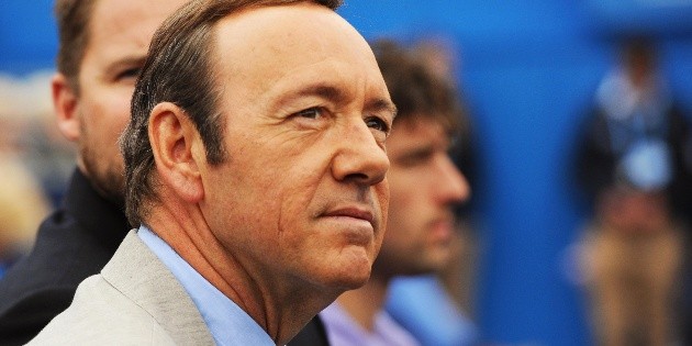 Kevin Spacey enfrenta cargo penal por manosear a joven