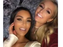 Kim y Paris compartieron videos a sus rede sociales disfrutando de la fiesta navideña. INSTAGRAM / kimkardashian