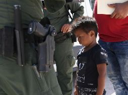La policía fronteriza anunció que está evaluando el cuidado que presta a estos niños menores de 10 años cuando son detenidos y en las primeras 24 horas de su custodia. AFP/ ARCHIVO