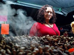  Destacó que una buena manera de consumir nueces, cacahuates y pistaches a la alimentación del día a día es poniéndolos en licuados por las mañanas. EL INFORMADOR/ ARCHIVO