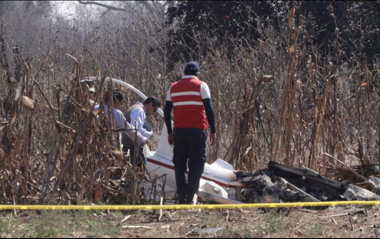 Peritos especializados en Aeronáutica Civil continúan las investigaciones en el lugar donde cayó el helicóptero Augusta. NTX/C. Pacheco