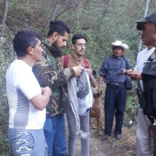 Policías rescatan a hombre en Barranca de Huentitán