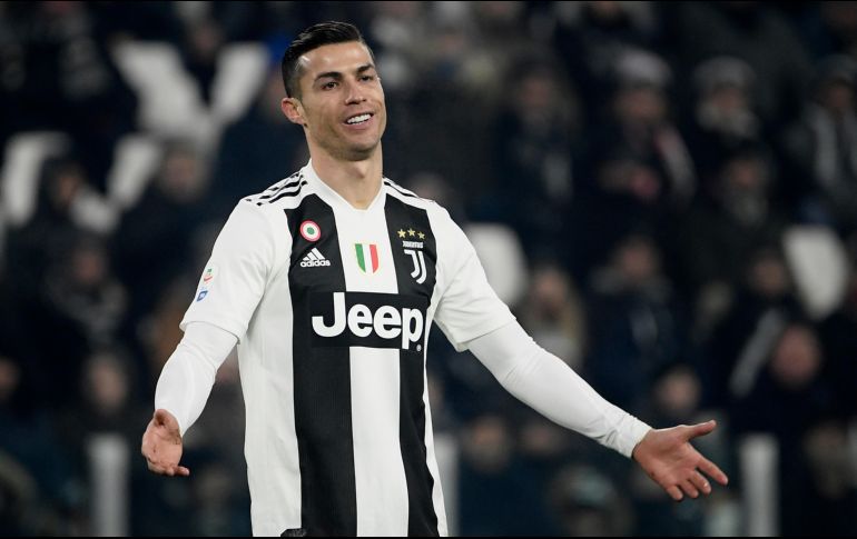 ''En el mundo y en el futbol siempre debe haber educación y respeto. ¡No al racismo o a cualquier tipo de insulto y discriminación!'', dice el futbolista de Juventus en Instagram. AFP / ARCHIVO