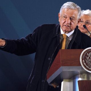 Ex directores de Pemex sabían del robo de combustible, señala AMLO