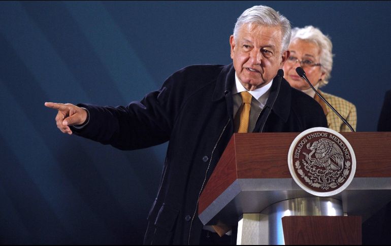 López Obrador acusó también que varias empresas -cuando trabajaban una obra- compraban combustible robado. EFE/ S. Gutiérrez