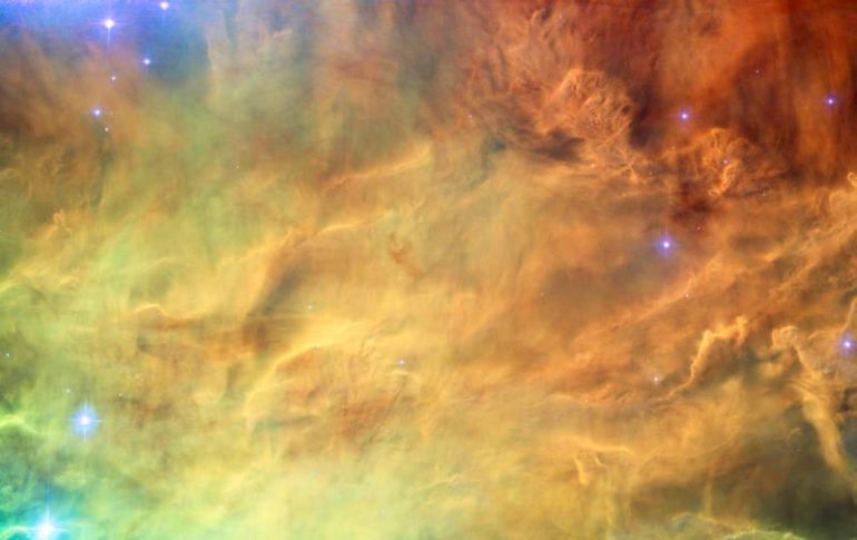 En la instantánea se observan en tono rosa los rayos X, tomados por el Observatorio de Rayos-X Chandra. ESPECIAL / nasa.gov