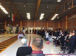 Decenas de arreglos florales fueron enviados por amigos y conocidos del piloto. TWITTER/@NoticiasTribuna