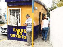 El cruce es peligroso y los mismos taxistas han buscado que cambie la base. EL INFORMADOR/E. Barrera