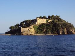 Según las autoridades locales, se espera que los Chalecos amarillos intente entrar nuevamente hoy. WIKIPEDIA