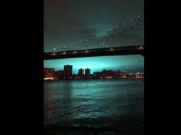 La gente recurrió a las redes sociales para averiguar qué había pasado y para compartir sus observaciones. AFP / A. C. Kane