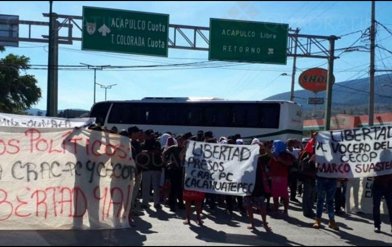 Después de un diálogo con funcionarios del gobierno de Guerrero, la vía fue liberada. TWITTER/@Foro_TV