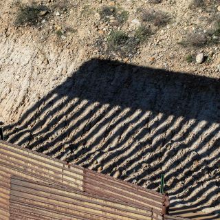 Interponen iniciativa que impediría a EU construir muro fronterizo