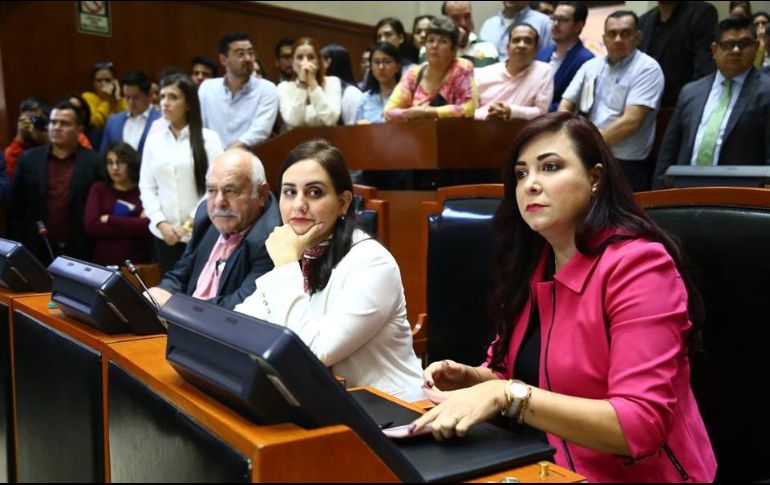 La diputada Sofía Berenice García Mosqueda (de rosa) presentó la iniciativa motivada por lo sucedido con la presidenta municipal de Tenamaxtlán. FACEBOOK/jjesus.zunigamendoza
