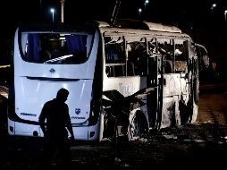 Tres turistas vietnamitas y su guía egipcio murieron el pasado viernes a causa de una explosión cuando su autobús pasaba cerca de las pirámides de Guiza. AP / ARCHIVO