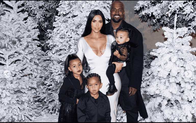 Kim Kardashian declaró que su pequeña hija decidió maquillarse por cuenta propia. INSTAGRAM