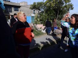 Vecinos reclaman a familiares de siete menores que fallecieron a consecuencia del incendio. SUN/F. Rodríguez