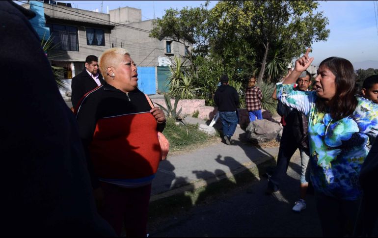 Vecinos reclaman a familiares de siete menores que fallecieron a consecuencia del incendio. SUN/F. Rodríguez