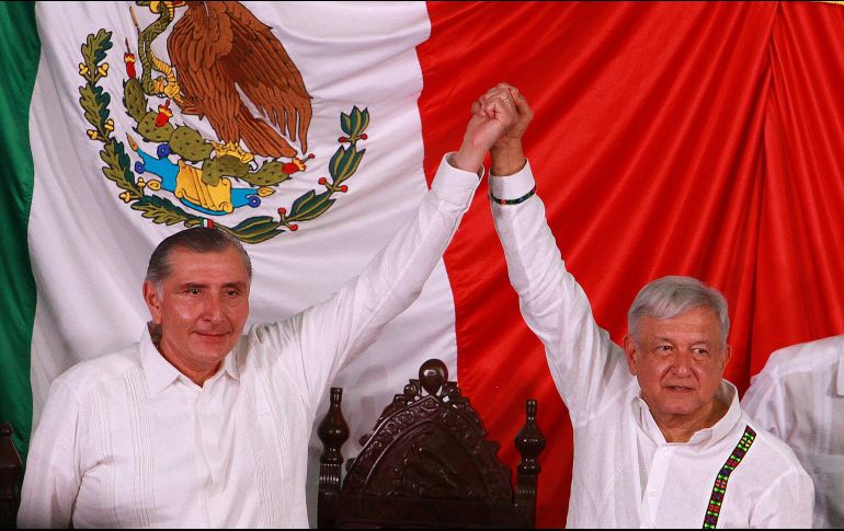 En la imagen Adán Augusto López Hernández, nuevo gobernador de Tabasco y el Mandatario Andrés Manuel López Obrador. NTX / F. Estrada