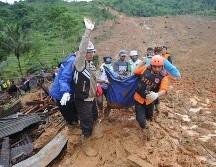 Un equipo de 500 rescatistas trabaja para dar con el paradero de 34 desaparecidos. EFE /