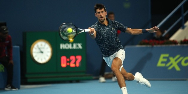 Djokovic recibe el 2019 con victoria aplastante en Doha