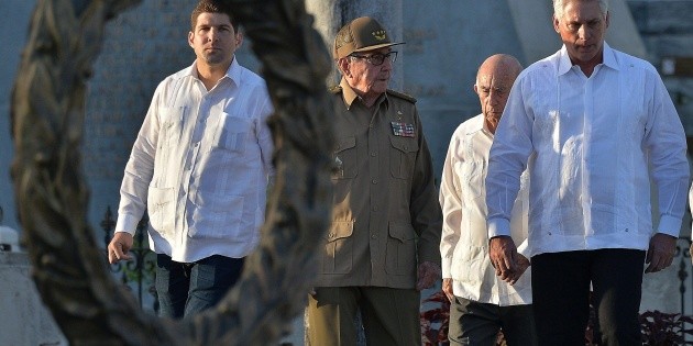 Ra&uacute;l Castro reafirma respaldo a D&iacute;az-Canel e insta a continuar la Revoluci&oacute;n