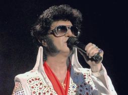 El actor y cantante mexicano interpreta a Elvis Presley como ningún otro.ESPECIAL