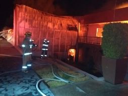 El incendio en el lugar, que abarca una extensión de seis mil metros, se ataca por tres flancos. ESPECIAL / Protección Civil Jalisco