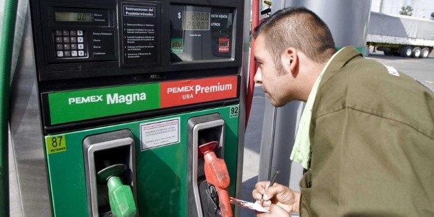 Gasolina s&oacute;lo aumentar&iacute;a 40 centavos al a&ntilde;o, por inflaci&oacute;n: L&oacute;pez Obrador