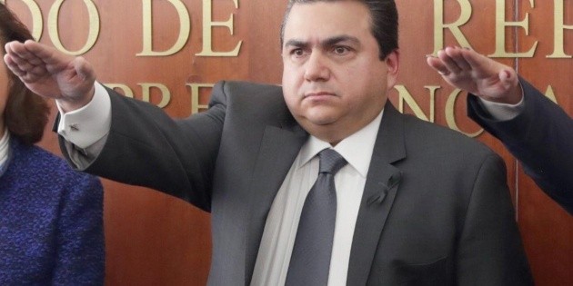 Rinden protesta en Senado suplentes de Garc&iacute;a Arrieta y Moreno Valle