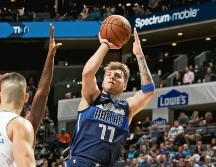 El novato Luka Doncic sigue sorprendiendo y ayer ayudó a la victoria de los Mavericks. AFP / Williams-Smith