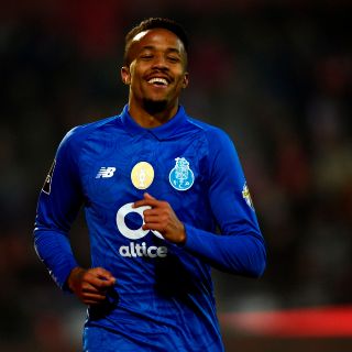 El Porto refuerza el liderato al vencer al Aves