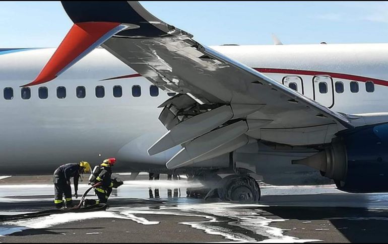 Tras poco más de dos horas, la operación del Aeropuerto de Guadalajara comenzó operaciones tras el retiro de la aeronave. EFE/ C. Rosas