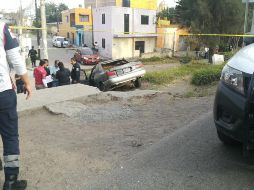 Un hombre fue asesinado mientras circulaba a bordo de su vehículo sobre la Carretera a Chapala casi al cruce con la calle Paraíso. ESPECIAL