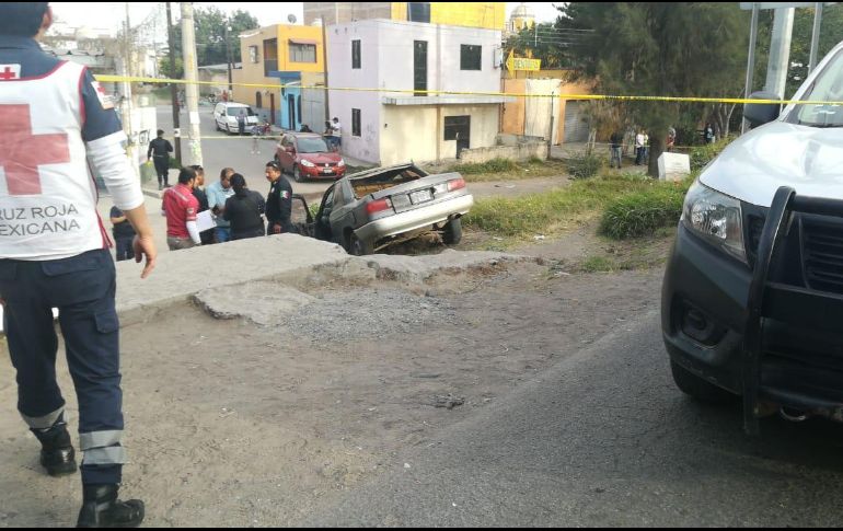 Un hombre fue asesinado mientras circulaba a bordo de su vehículo sobre la Carretera a Chapala casi al cruce con la calle Paraíso. ESPECIAL