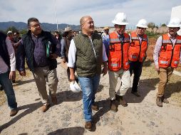 El gobernador supervisó los trabajos de perforación de un pozo para el abasto de agua en la comunidad Santa Cruz de Bárcenas, en el municipio de Ahualulco de Mercado. FACEBOOK/EnriqueAlfaroR