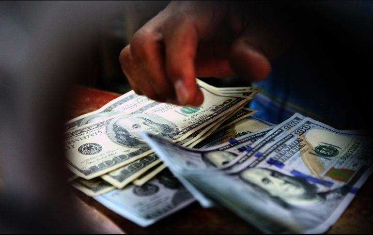 El tipo de cambio para solventar las operaciones denominadas en moneda extranjera pagaderas en el país se coloca en 19.6073 pesos. EL INFORMADOR / ARCHIVO