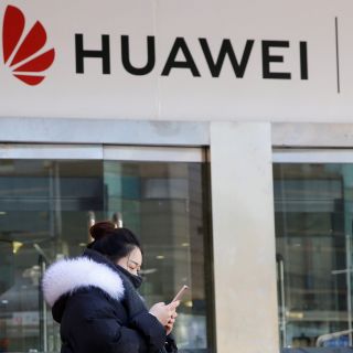 Huawei sanciona a dos empleados por haber tuiteado con un iPhone