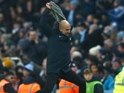 El City, dirigido por Guardiola, venció ayer jueves al Liverpool y se le acercó en la cima de la Premier League. AP/D. Thompson