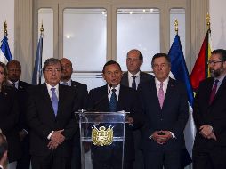 El canciller peruano, Néstor Popolizo (c), comparece en rueda de prensa junto a sus pares del Grupo de Lima. EFE/E. Cavero