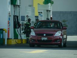 Pemex exhortó a las personas a no realizar compras extraordinarias de gasolina. EL INFORMADOR/F. Atilano