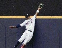 Keon Broxton deja a los Cerveceros para defender la franela de los Mets. AP