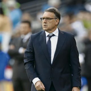 Martino firma y hoy será presentado