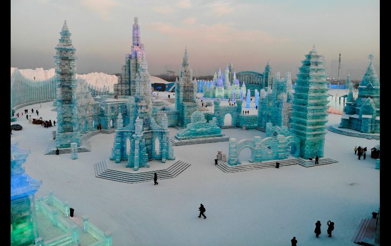 Vista aérea de esculturas parte del Festival de Nieve y Hielo en la ciudad china de Harbin. AFP/F. Durfour