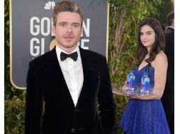 Cuthbert impresionó por su porte y su vestido azul brillante. TWITTER / @enews