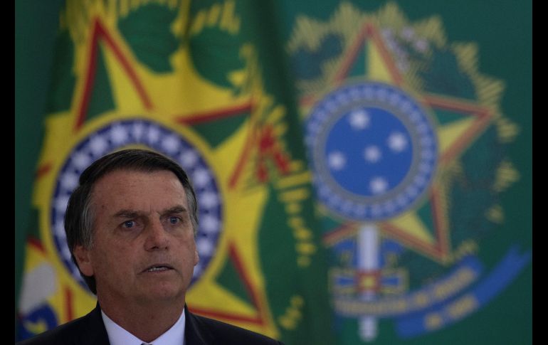 El presidente de Brasil, Jair Bolsonaro, participa en la ceremonia de posesión de los presidentes de los tres principales bancos públicos del país en Brasilia, Brasil. EFE/J. Alves