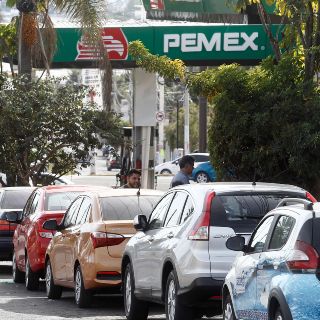 Escasez de gasolina: largas filas y otros medios de transporte para los ciudadanos