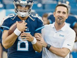 El último puesto que ocupó Matt LaFleur (izq.) en la NFL fue el de coordinador ofensivo de los Titans de Tennessee, donde tuvo a Marcus Mariota bajo su tutela. AP / M. Zaleski